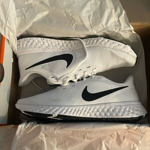 Women’s Nike Revolution Sneakers 9.5! New in the box!